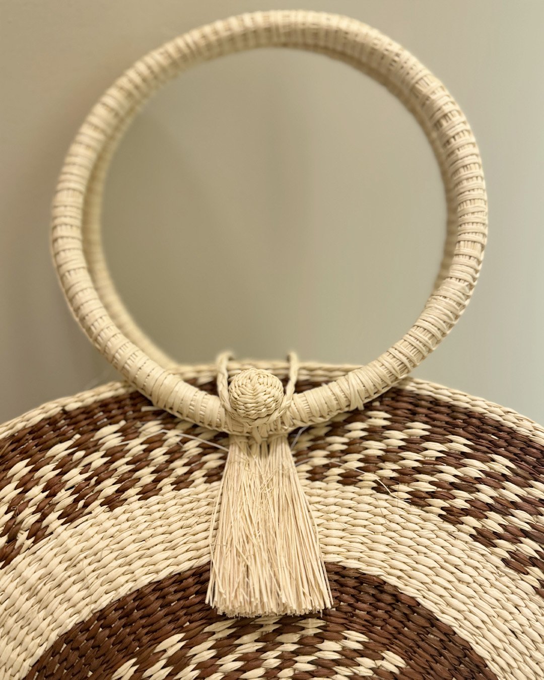 bolso abanico estructurado detalle